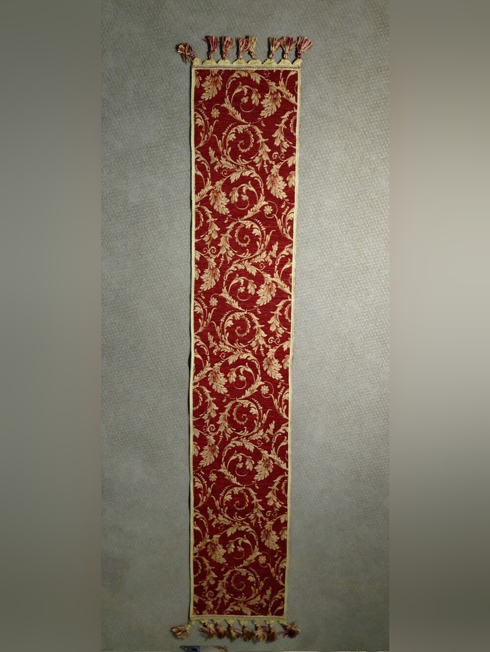 TAPESTRY TABLE RUNNER - Picture 2 of 4
